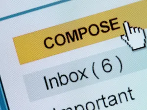 أصبح البريد الإلكتروني وسيلة لا يمكن الإستغناء عنها لتعزيز فعالية سير العمل اليوم