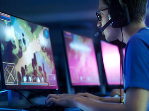 سيطلب من الطلاب المهتمين تطوير مفهوم ألعاب الفيديو، بمساعدة موجهين من Ubisoft من خلال سلسلة من ورش العمل في الجامعات، وسيتم اختيار الفائز في نهاية العام الدراسي المقبل، بحسب صحيفة ذا ناشيونال