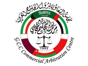 أوضح الأمين العام لمركز التحكيم التجاري الخليجي أن «تحقيق التكامل النقدي للمنظومة الاقتصادية الخليجية يتطلب توحيد العملة الخليجية بعملة واحدة يتم التعامل بها، وهذه الدرجة العالية من التكامل يتطلب إيجاد بنك مركزي واحد للمنطقة وتوحيد الأسواق والسياسات المالية