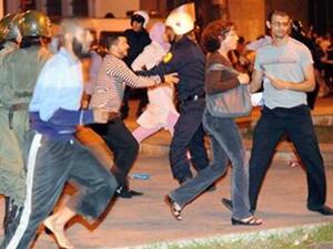  لا بد من أن تحين لحظة الحقيقة، فتتكشف هويات وتـتوضح سياسـات فيتــبين للناس الى أين تأخذهم هذه الحركات التي أكسبها فساد النظام مشروعيتها والتي قد تكشف التجـربة أن مصدرها غـير واضـح النسب الى الإسلام