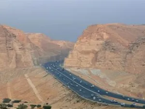 بلغت الأراضي غير المطورة، وهي الأراضي البيضاء بحسب تعريف الهيئة، نحو 4.6 ألف كم2 (4.6 مليار متر مربع)، بإيرادات متوقعة 103.4 مليار ريال