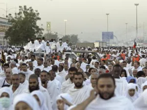 اشترطت الوزارة لاستحقاق هذه الإجازة أن يكون العامل قد أمضى في العمل، لدى صاحب العمل سنتين متصلتين على الأقل