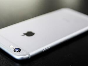 An increasing number of iPhone 6 and 6 Plus devices are showing up in shops with the same problem. (File photo)