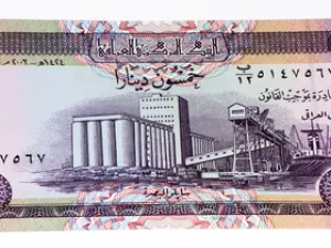 دفع هبوط أسعار النفط الحكومة إلى خفض إنفاقها إلى 105.8 تريليون دينار في ميزانية 2016 مقارنة بإنفاق متوقع قدره 119 تريليونا في 2015