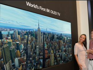 LG تعرض أول تلفاز في العالم يعمل بتقنية OLED بدقة 8K 