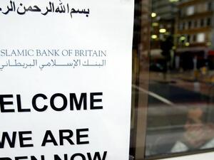 الاقتصاد البريطاني يعرف الصيرفة الإسلامية منذ فترة فإن هذا الأمر يهيئ الفرصة للندن كي تكون مركزًا إسلاميًا بالنسبة لأوروبا وبقية أنحاء العالم
