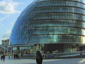 كانت «لندن بريدج هولدنجز» تخطط في الأصل لإعادة تمويل «مور لندن» بحلول الصيف المقبل، لكنها قررت بيعه بسبب العرض المغري الذي قدمته «سانت مارتينز» التي تمتلك عقارات بالفعل في لندن