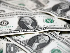 اختفى الدولار من البنوك وشركات ومحال الصرافة منذ مطلع أغسطس/آب الجاري، مع ارتفاع سعره إلى 372 ريالاً، مقابل 355 ريالاً خلال يوليو/تموز الماضي. (Pixabay)