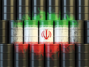 إيران تبيع نفطها بأقل سعر في 14 عاما