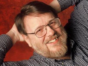 راي توملينسون Ray Tomlinson المبرمج وصاحب فكرة ومخترع البريد الإلكتروني