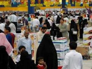 قدر المستشار الاقتصادي معدل صرف الأسر في آخر ستة أيام من شهر رمضان بنحو 15 مليار ريال، يذهب 40 في المائة منها إلى شراء الكماليات، و60 في المائة منها لشراء الأساسيات