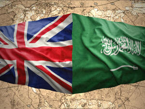 وقع الاتفاقية عن مجلس الغرف رئيس المجلس المهندس عبد الله بن سعيد المبطي وعن غرفة التجارة العربية - البريطانية رئيسة الغرفة البارونة سايمونز