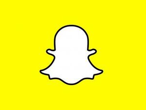 سناب تشات قد بدأت العام الماضي بيع الإعلانات للمسوقين، بما في ذلك كوكا كولا، وسامسونج