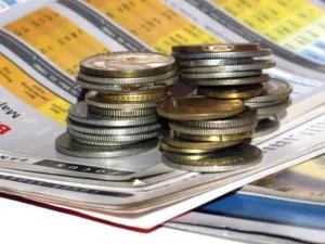 أشار تقرير لوكالة ستاندرد آند بورز إلى أن البنوك الإماراتية استحوذت على 60% من الصكوك والسندات المصدرة من قبل البنوك الخليجية خلال الفترة من 2007 وحتى نهاية 2012