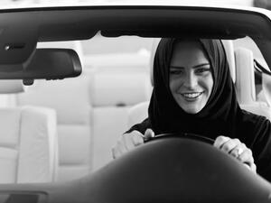 من عام 2010 إلى عام 2015، قفزت مبيعات سيارات الكروس أوفر للنساء بنسبة 34% مقابل زيادة بنسبة 22% بين الرجال، وذلك وفقا لمجلة Bloomberg ونقلاً عن أرقام صادرة من مؤسسة الأبحاث MaritzCX