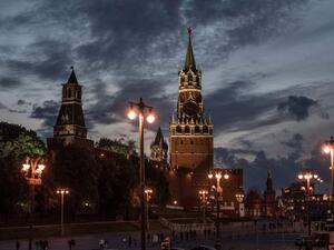 Sun sets behind the Kremlin at Red Square in Moscow (AFP/File Photo)	