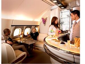 طيران الإمارات تعرض الصالون الجوي الجديد للطائرة A380 لأول مرة خلال معرض سوق السفر العربي