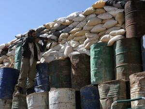 مقاتل من المعارضة في منطقة الغوطة قرب دمشق
