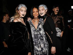 جيجي وبيلا حديد مع ريهانا