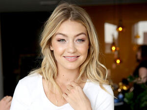 The blonde beauty looked fierce as she walked the runway at the fashion event. (Yoursinglesourcefornews.com)