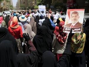 انصار جماعة الاخوان اثناء مظاهرة في الجيزة
