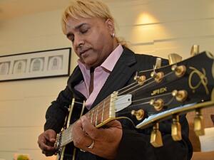 This is his first single/album in two decades. (www.goawebhosting.com)