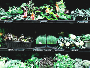 ينصح الخبراء بتناول الخضروات الطازجة الغنية بالحديد