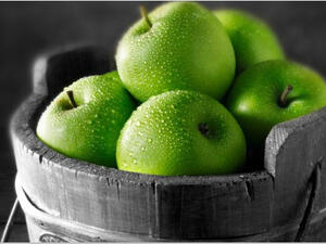 التفاح الأخضر يحتوي على فيتامينات A وB وC 