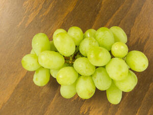 العنب الأخضر يحتوي على نسبة عالية من الألياف


