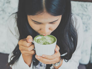 يحرق الشاي الأخضر الدهون المتراكمة بنسبة 40 في المئة

