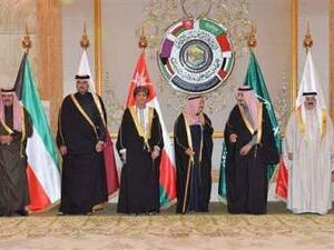 القمة دعت لعلاقة متوازنة مع ايران 