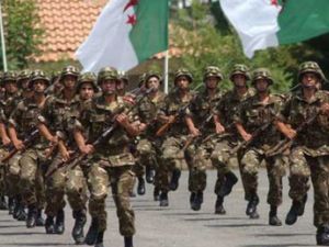 رئيس أركان الجيش الجزائري يدعو العسكريين إلى الاستعداد لكافة الاحتمالات
