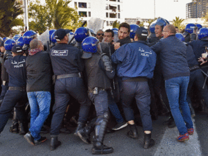 توقيف 41 شخصا في مظاهرات الجزائر
