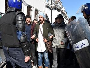 معارضة الجزائر تدعم الحراك الشعبي وتدعو الجيش لحمايته