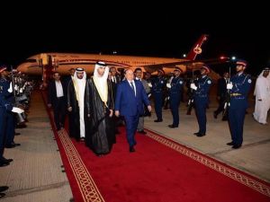 استقبله في المطار وزير البيئة الإماراتي
