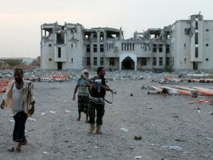 مقاتلون موالون للرئيس اليمني في عدن
