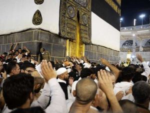 الحجاج يصلون إلى منى استعدادا للوقوف في جبل عرفات