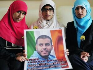 Omaima (left) Fatima and Somaia Halawa sisters of Ibrahim Halawa whose trial in Egypt has been postponed. (Twitter/Irish Times)