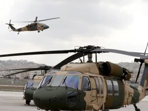 أمريكا تسلم الأردن طائرات هليكوبتر بلاك هوك للتصدي لـ"داعش"