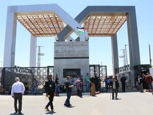 رفضت معظم الفصائل الفلسطينية في غزة قرار السلطة واعتبرته أمرا يعمّق الانقسام، و"مرفوض"