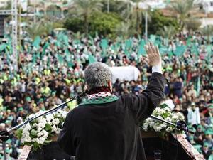 "السلطة قامت بالأمس بقطع رواتب 270 من الأسرى المحررين المبعدين لقطاع غزة