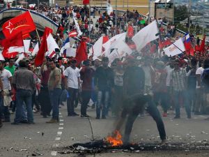 احتجاجات جماهيرية ضد رئيس هندوراس في اعقاب انتخابات لم تحسم نتيجتها
