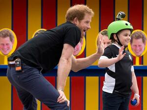 باراك أوباما يلتقي الأمير هاري في قصر كينغستون .. صورة
