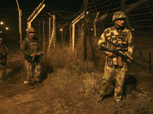 إصابة جنود هنود في تبادل لإطلاق نار عند الحدود مع باكستان