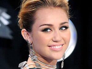 مايلي سايرس (zeenews.india.com)