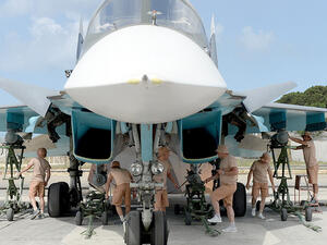 "عشر طائرات بدون طيار محملة متفجرات" هاجمت قاعدة حميميم الجوية