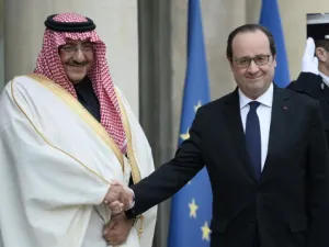 هولاند يقلد ولي العهد السعودي وسام جوقة الشرف
