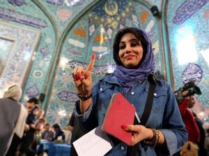 An Iranian woman voting in Iran's elections shows her inked finger after casting her ballot at a polling station in Tehran, February 26, 2016. (Photo: AFP) An Iranian woman voting in Iran's elections shows her inked finger after casting her ballot at a polling station in Tehran, February 26, 2016. (Photo: AFP)