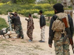 مقاتلون من الجيش السوري الحر في إدلب
