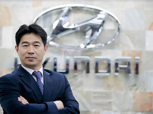 The use of driverless technology and move towards electrified drivetrains will be two top trends for new car showrooms in 2018, according to Hyundai Middle East chief.